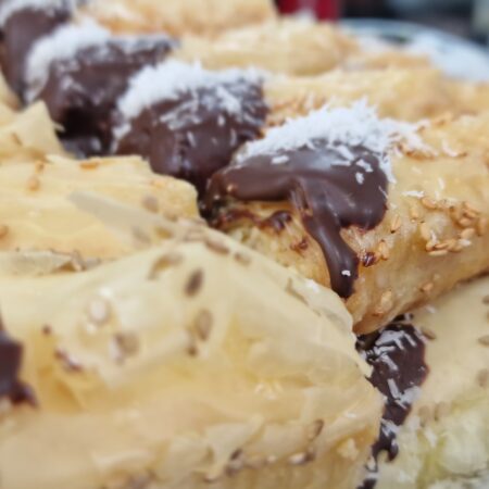 Dedos de cacahuete y coco , con chocolate negro