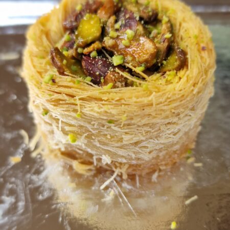 Nido con crema de pistacho y pistachos