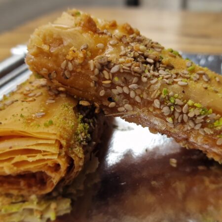 Maamoul de dátiles y sésamo