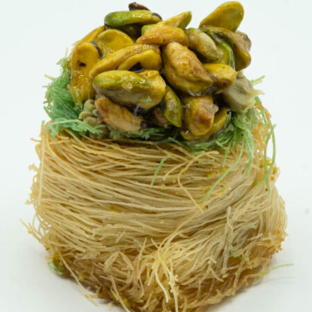 Nido con crema de pistacho y pistachos